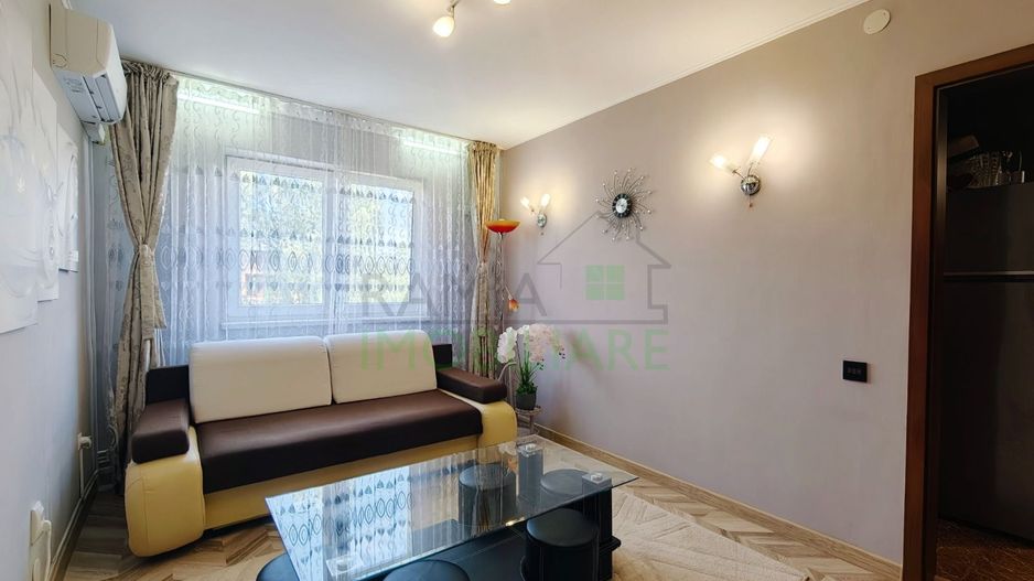 Apartament 3 camere, Cartierul Florilor, Boxă și parcare - Poză 2