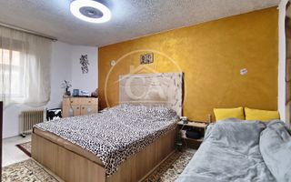 Apartament cu 2 camera la curte comuna de vanzare Central, Oradea - Poză 1