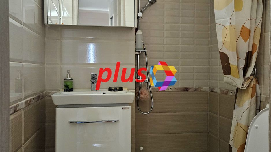 Apartament cu patru camere, zona Calea Bucuresti - Judetean 100 MP - Poză 13