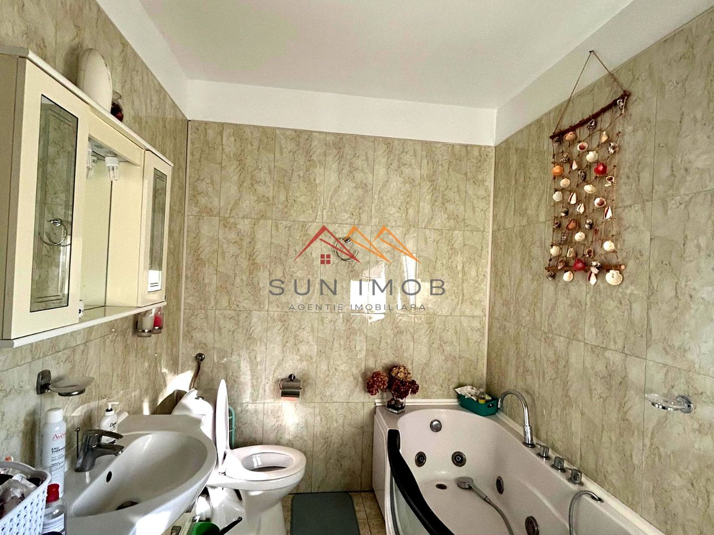 CASĂ NOUĂ | 4 CAMERE | SISTEM FOTOVOLTAIC | URLETA, ZONĂ VERDE - Poză 11