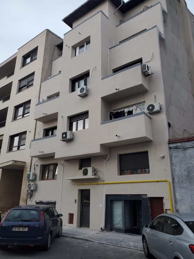 De vanzare Apartament  2 camere P-ta Sfintii Voievozi- Victoriei - Poză 6