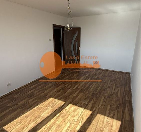 3 camere luminos S-V | bloc reabilitat | zona 1 Decembrie - Poză 3