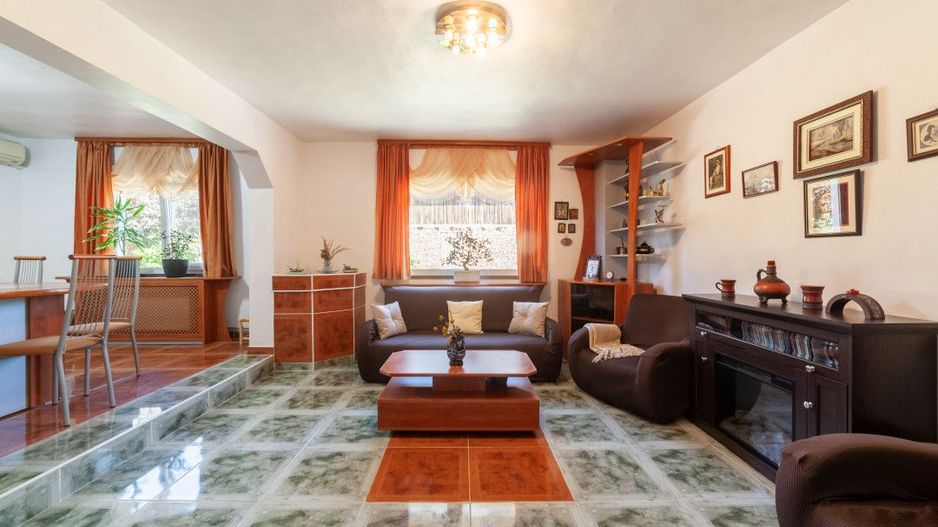 Casa visurilor cu 4000 mp livada roditoare si gradina Darmanesti-Arges - Poză 7