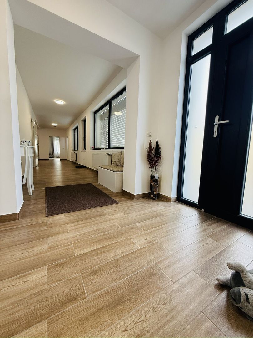 Giroc Central | Casă renovată complet | 4 camere | 2 bai - Poză 9