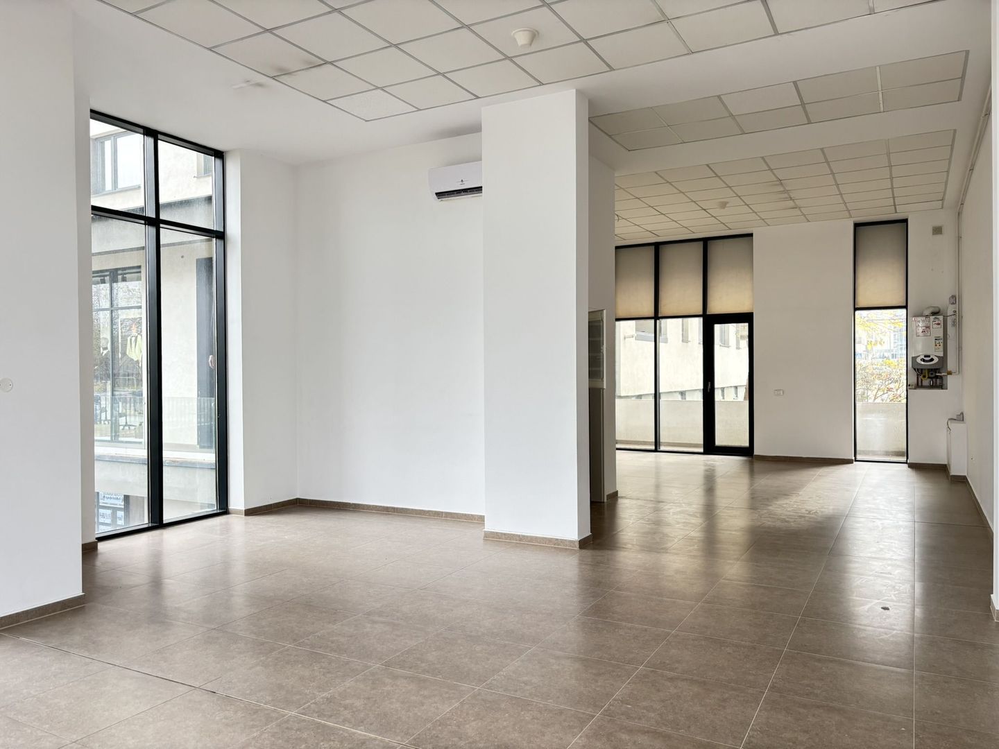 DE ÎNCHIRIAT – Spațiu comercial 102 m² – Coresi Avantgarden (Kasper) - Poză 6