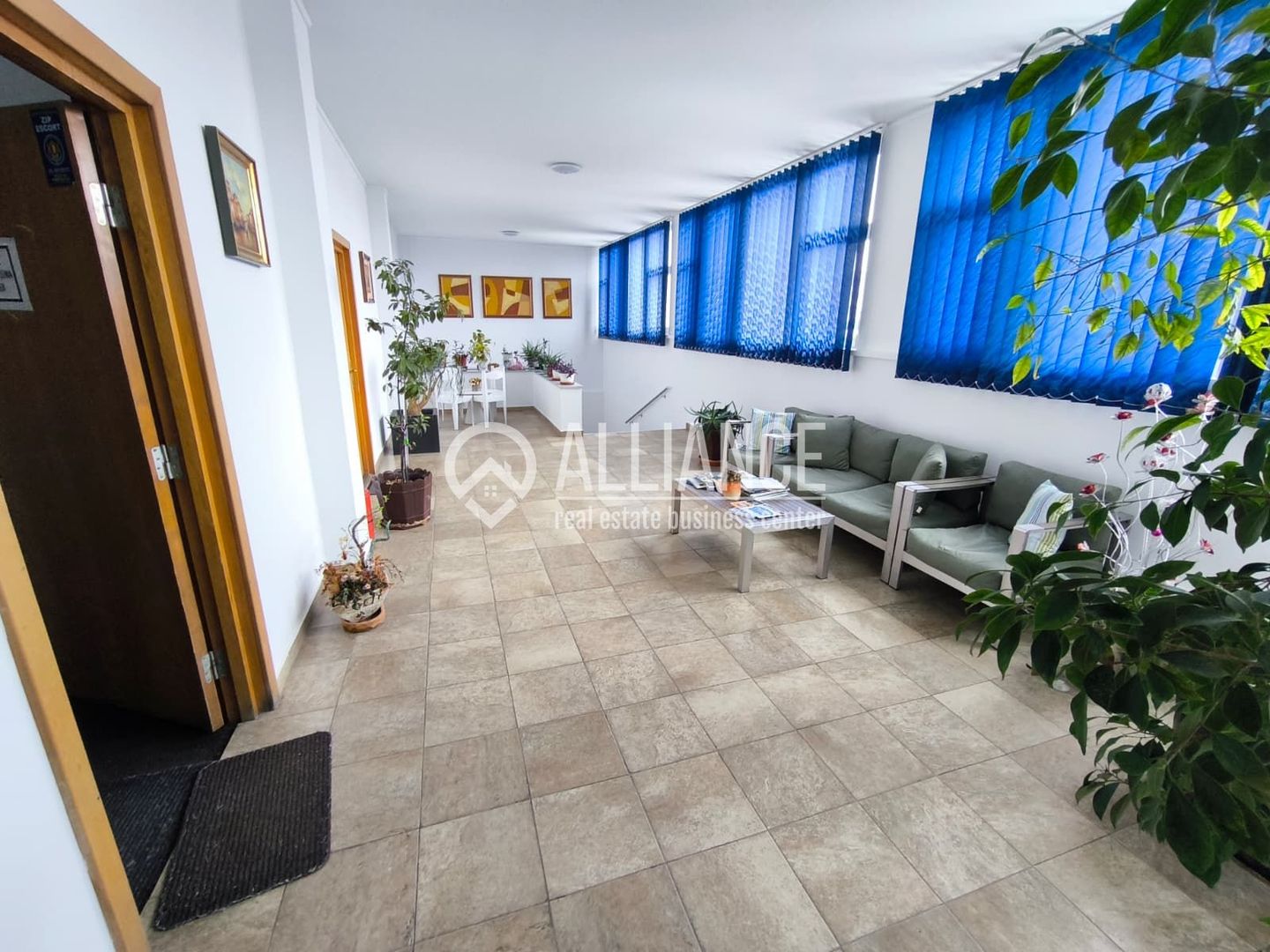 FALEZA NORD cladire multifunctionala 4600 mp cu acces din Bdul Mamaia! - Poză 8