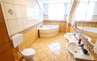 Oferim spre inchiriere, Apartament spatios, 4 camere, pentru locuit sau Firme - Poză 17