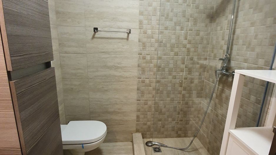 Apartament cu 3 camere, 2 bai, 2 terase, 2 garaje, in cartier Europa - Poză 7