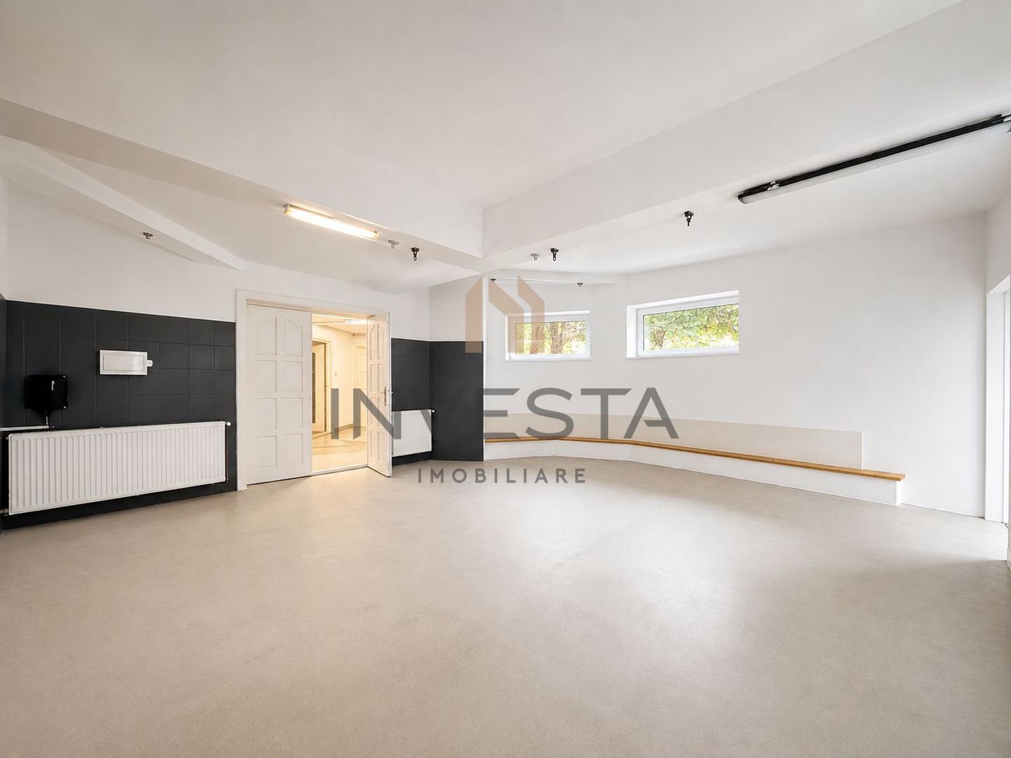 Vila spatioasa cu 15 camere de inchiriat in zona Andrei Muresanu - Poză 32
