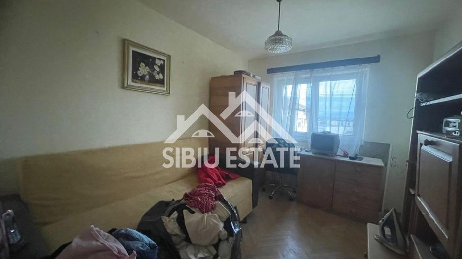 Apartament de vanzare cu 3 camere, decomandat,  2 balcoane, pivnita - Poză 6