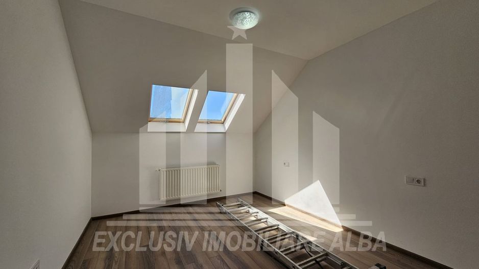 Apartament cu 4 camere si scara interioara de vanzare, Lipoveni - Poză 6