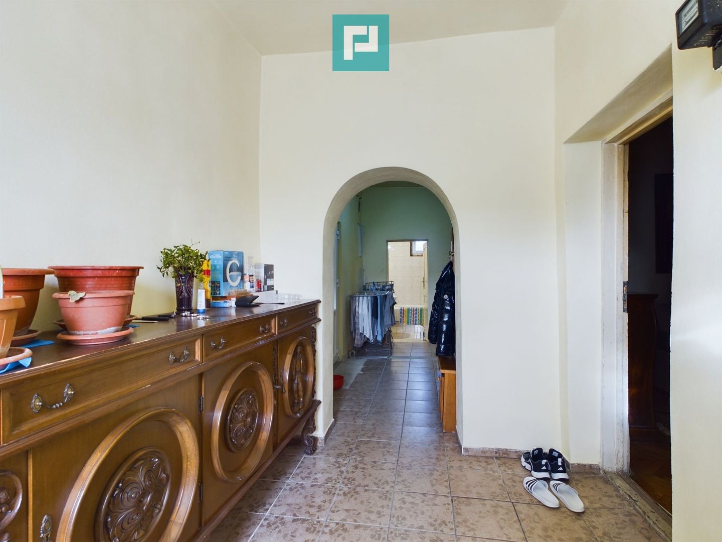 Casă cu 4 camere + anexe   în Șofronea - Poză 4