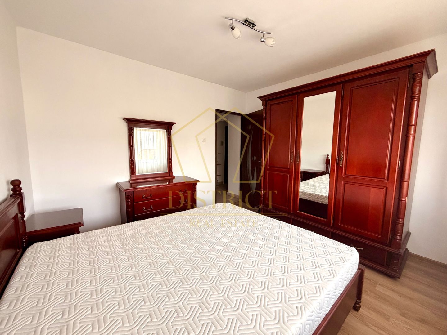 Apartament decomandat cu 2 camere | Steaua - Poză 4