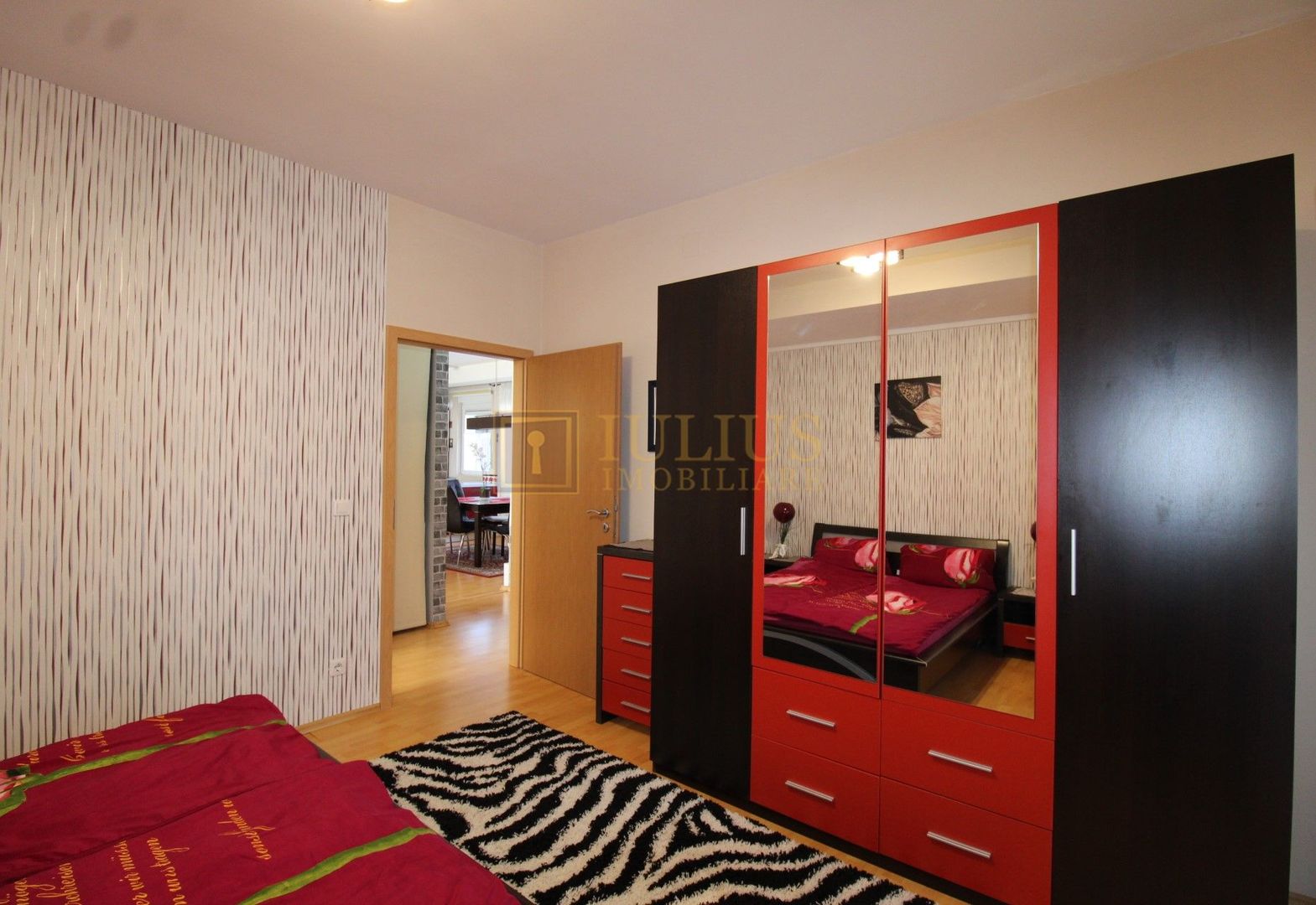 3 camere spatioase, 2 bai, balcon + loc de parcare cu acces controlat - Poză 6