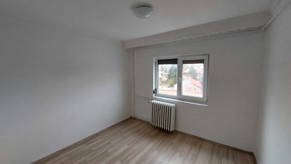Apartament 3 camere, semidecomandat, zona Miron Costin - Poză 3
