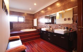 O casa deosebita cu Piscina - Poză 11