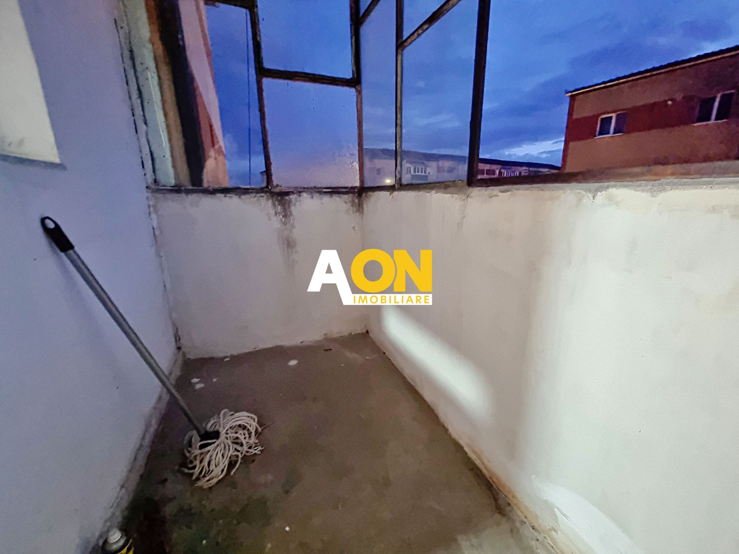 Apartament 3 camere, 2 bai, decomandat, etaj 3,  Cetate, zona Mercur - Poză 8