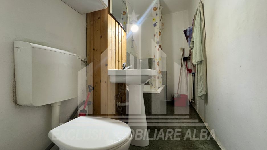 Apartament cu 3 camere decomandate, Cetate - etaj 1 - Poză 7