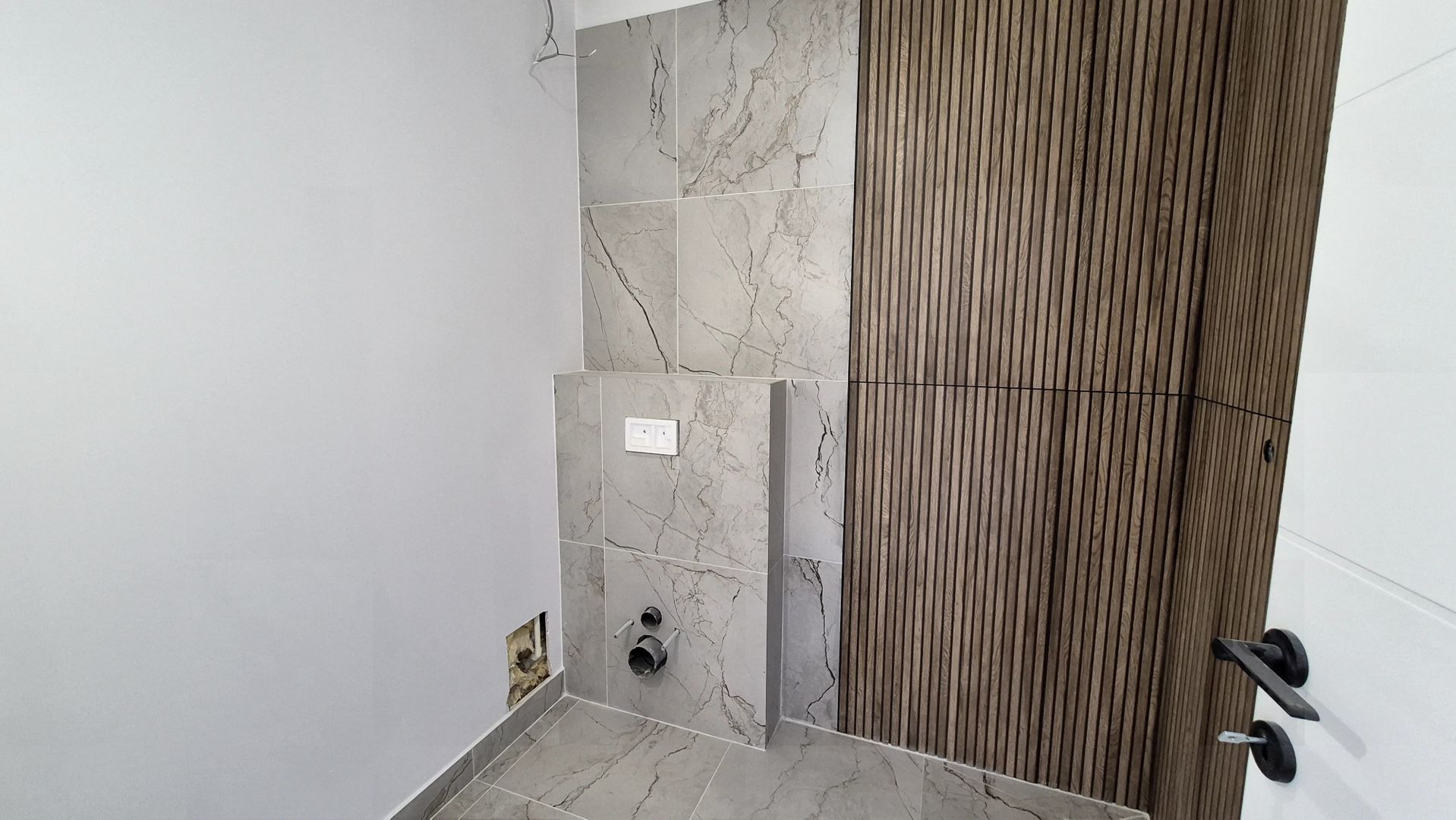 Apartament cu 4 camere 125 mp (4 garsoniere) la cheie + 60 mp pod - Busteni - Poză 13
