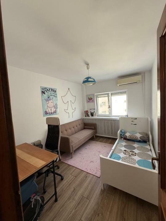 De vânzare, apartament 4 camere  I. Mihalache (1 Mai) sect 1 - Poză 5