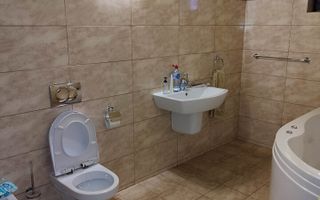 Vila 5 camere , zona Petru Rares -demisol+parter+etaj , pret negociabil ! - Poză 8