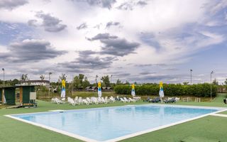 Afacere functionala - MOTEL si CAMPING cu terasa, piscina si lacuri pescuit - Poză 23