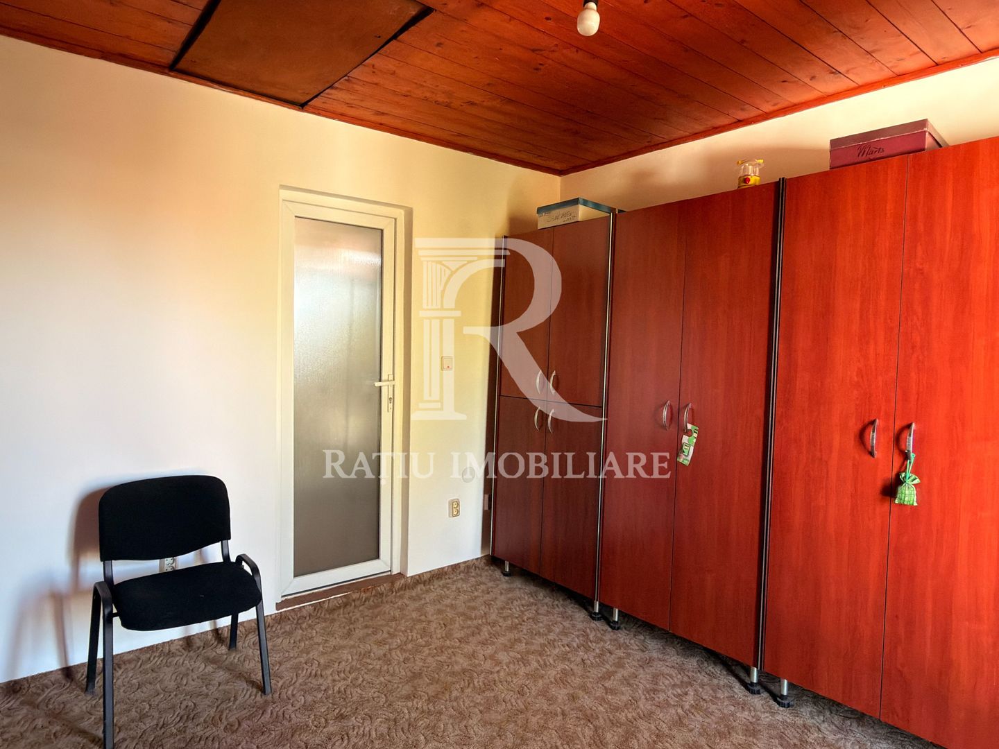 Casă cu spațiu comercial | Curte | Garaj | Parcare | Nojorid - Poză 21