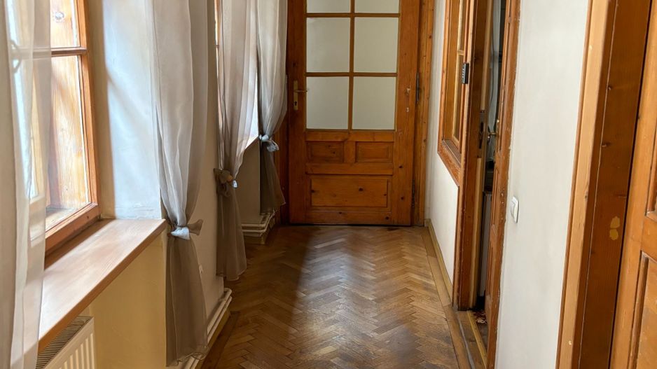 Centru Istoric, Piata Sfatului, 2 camere, 62mp, 158000Euro - Poză 1