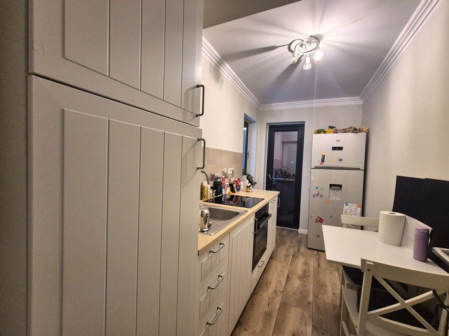 Zona Coresi, 2 camere ,59 mp,  cu grădină proprie și  loc de parcare. - Poză 7