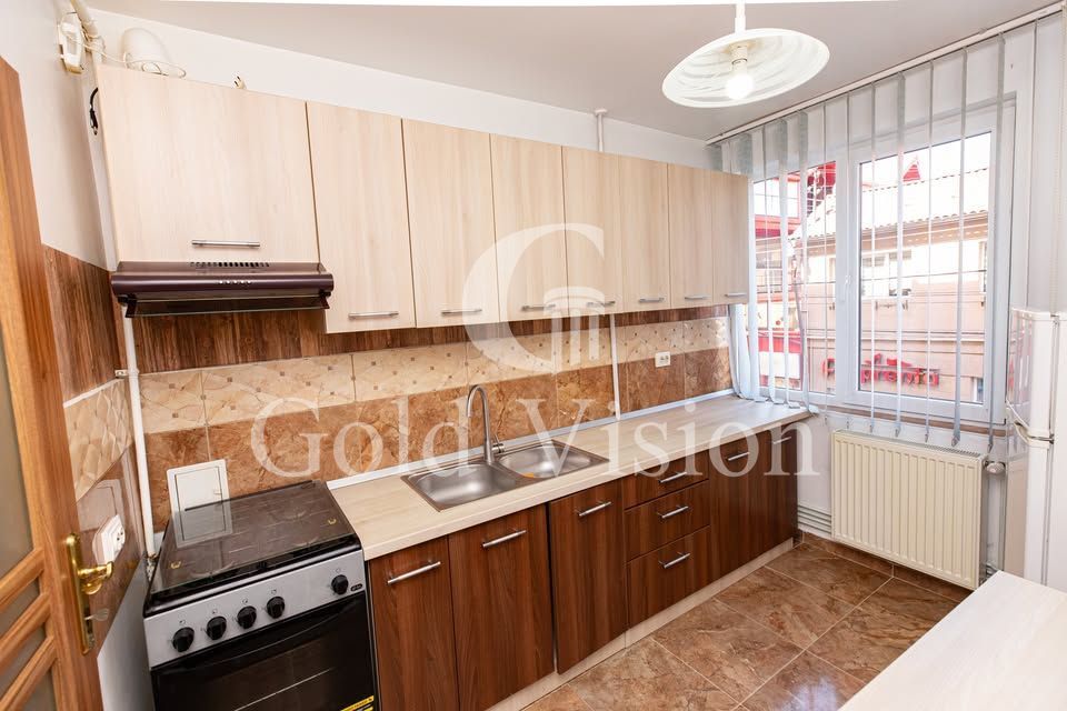 De vanzare apartament 2 camere, Reghin, central, disponibil imediat - Poză 1