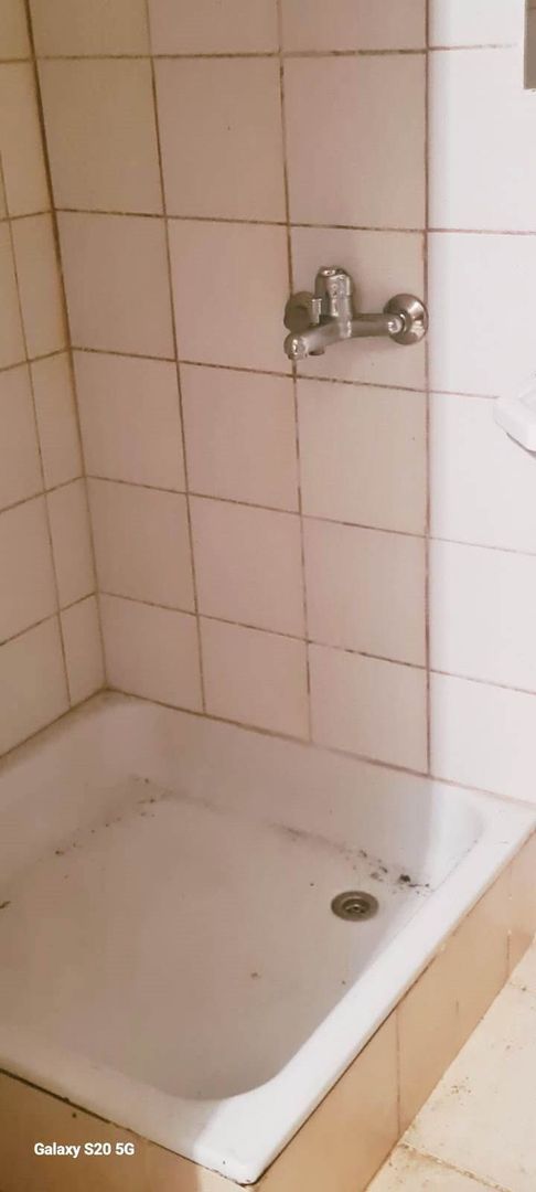 Camera cu baie si suprafata de 20mp in Noua - Poză 2