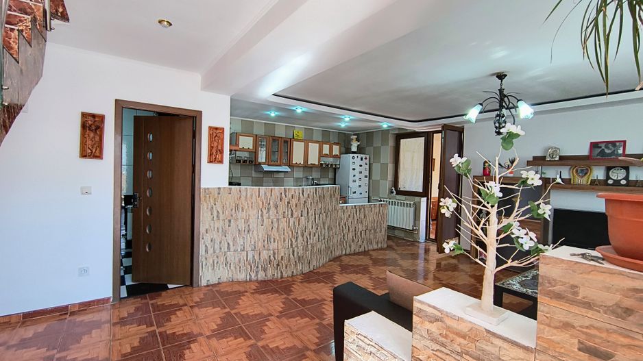 Năvodari | Casă spațioasă cu teren mare - Poză 5