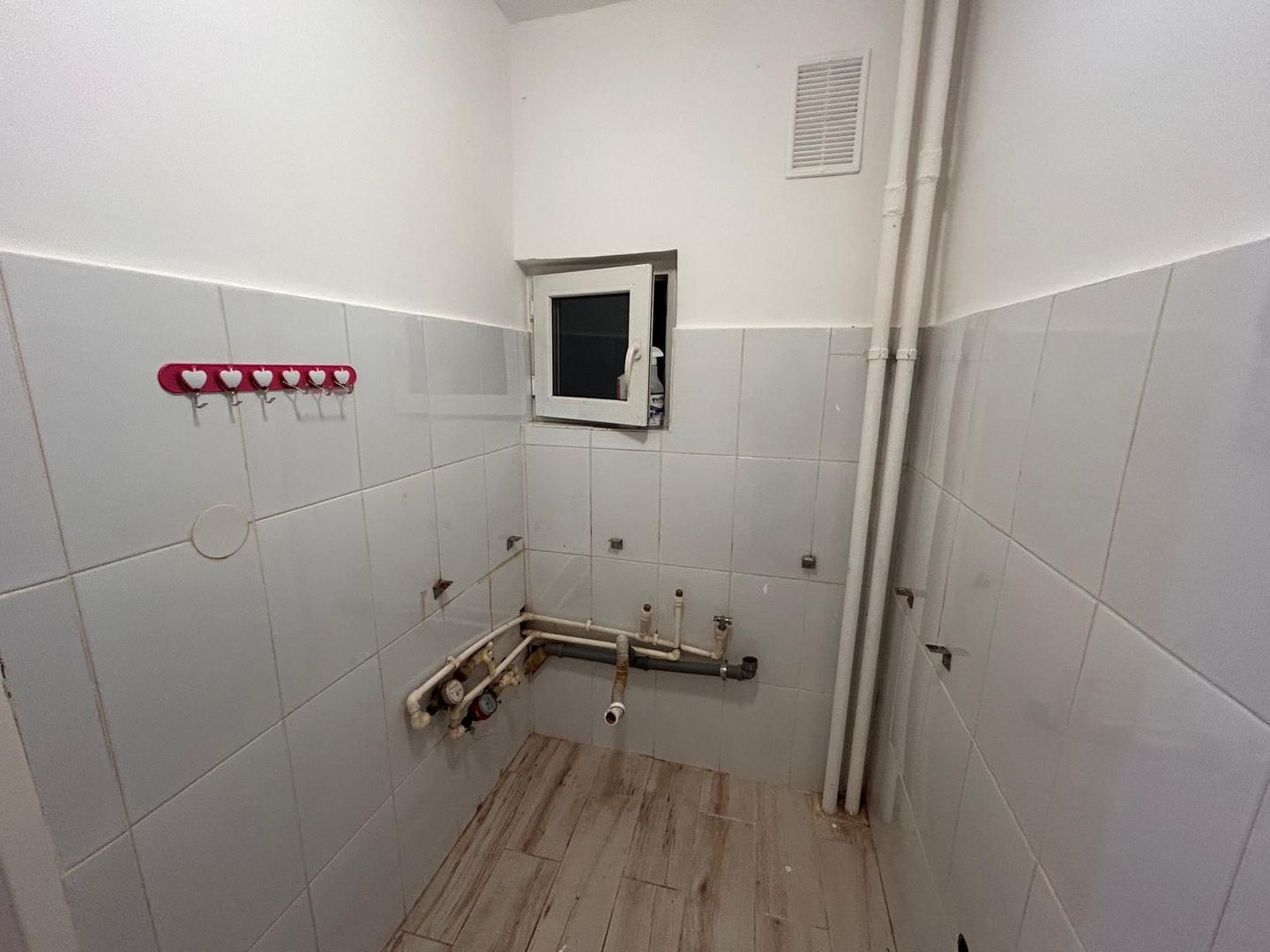 Apartament 2 camere, renovat, instalatii noi, parcare - Poză 2