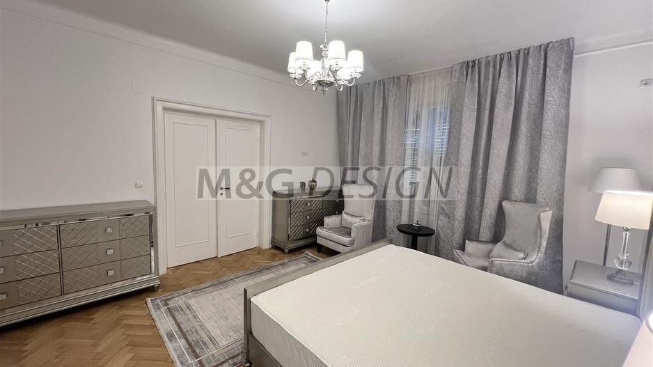 Apartament  deosebit amenajat LUX  boxa curte acces auto CENTRAL - Poză 28