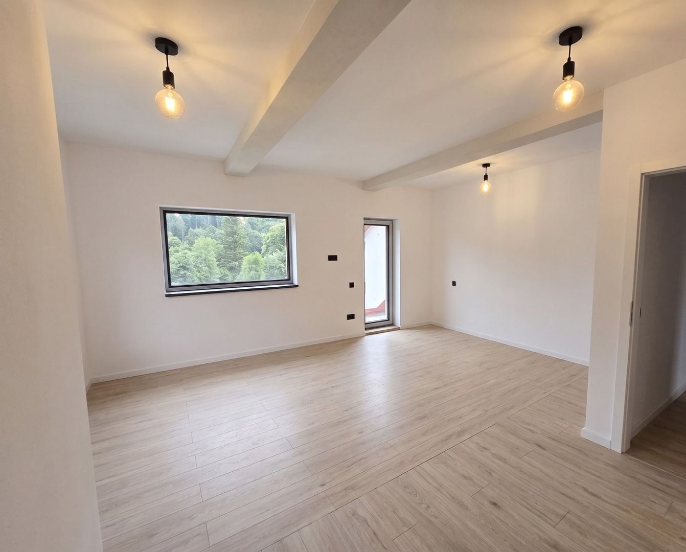 Apartament cu 2 camere 65,10 mp + 30 mp pod - vedere la muntii Caraiman Busteni - Poză 1
