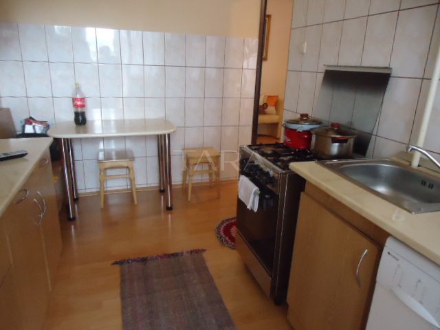 Apartament cu 4 camere de vânzare - Poză 1