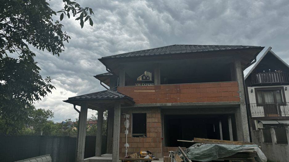 VILA 5 CAMERE, ZONA ULTRA CENTRALA, CAMPULUNG MUSCEL, TEREN 500 MP - Poză 4