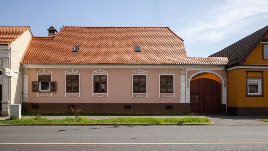 Casă Săsească Autentică cu Șură Impresionantă în Cristian – Teren 2729mp - Poză 4