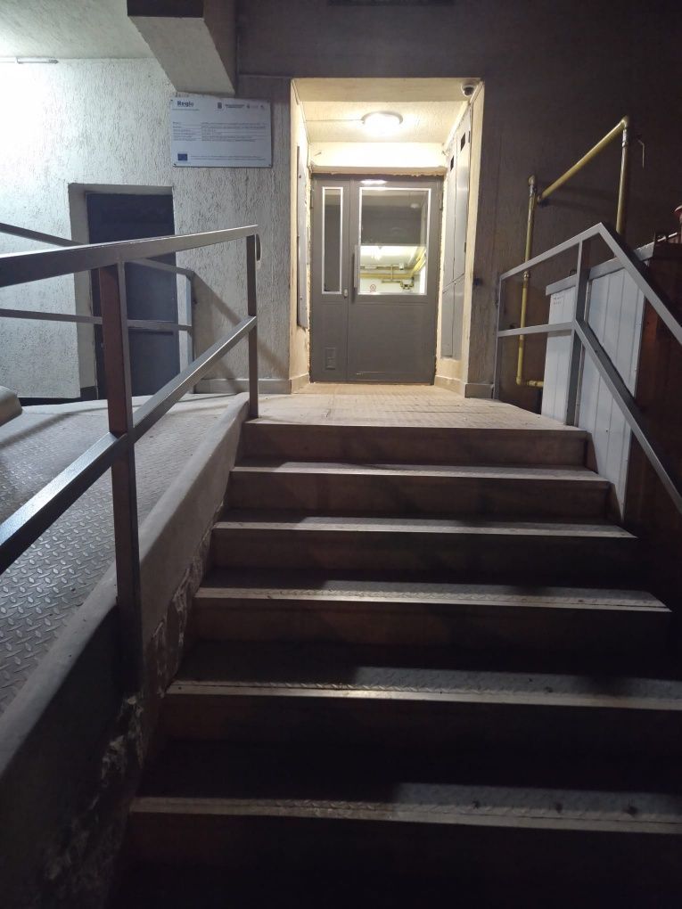 Garsoniera moderna, centrala proprie, AC, 8 min metrou - Poză 7