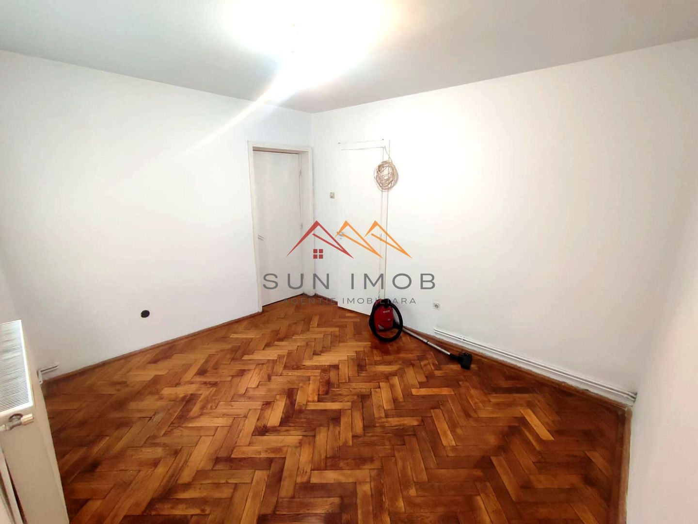 Apartament 3 camere - parter, Piața centrală - Câmpina - 69500 EURO - Poză 5