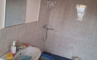 Casa de vânzare in Craciunel la strada principală - Poză 7