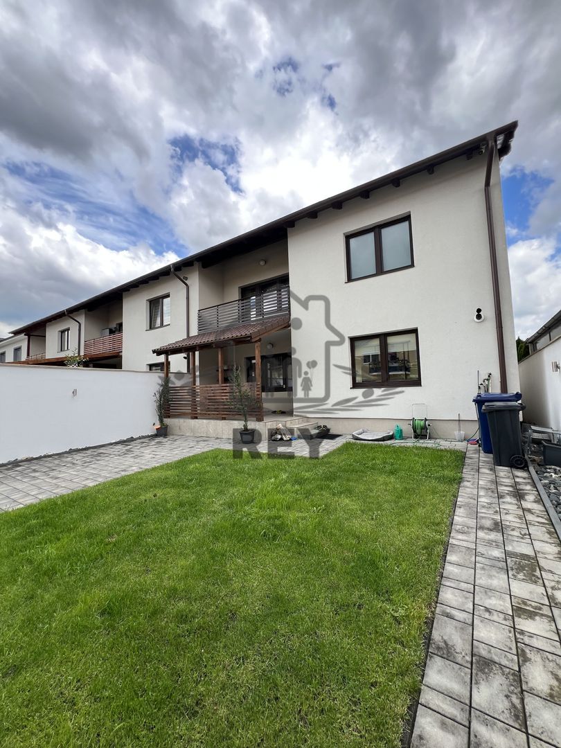 Casă de tip triplex la vânzare 6 camere /Șelimbăr /Secția 1 de Poliție - Poză 14