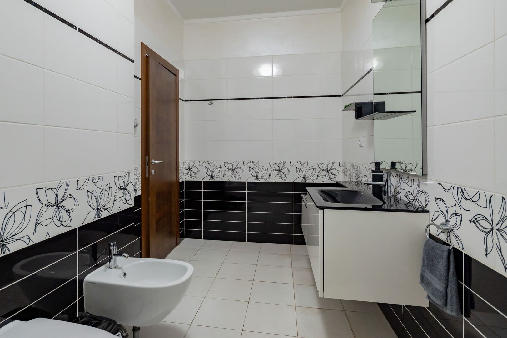 3 camere | 95 mp + terasă 20 mp | Vedere frontală lac | Mamaia-Cazino - Poză 19