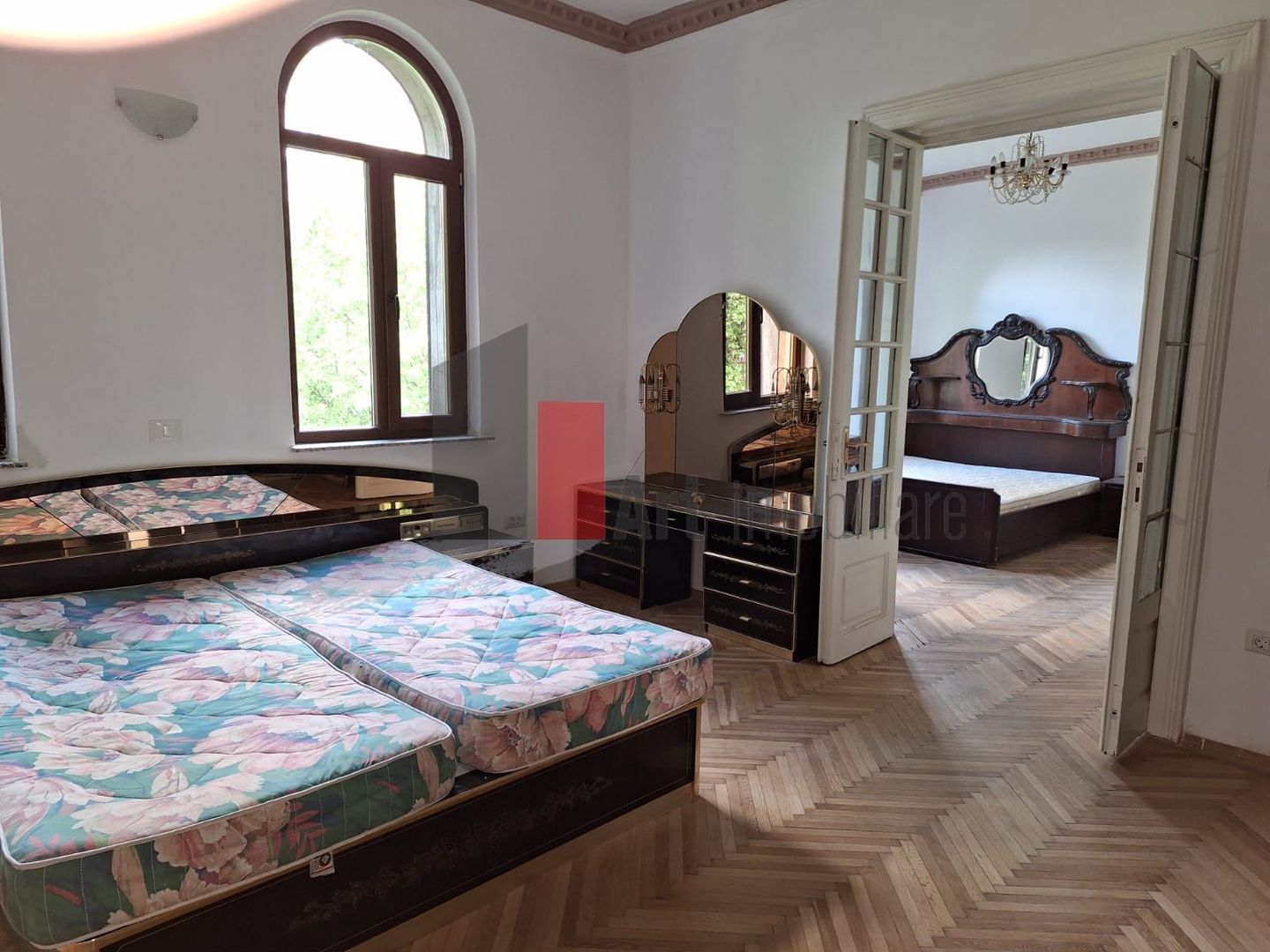 Apartamentul "KORTER" , et. 2 in vila, SINGUR PE ETAJ - Poză 3