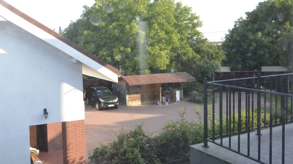 Inchiriem vila spatioasa singur in curte zona Tunari - Poză 15