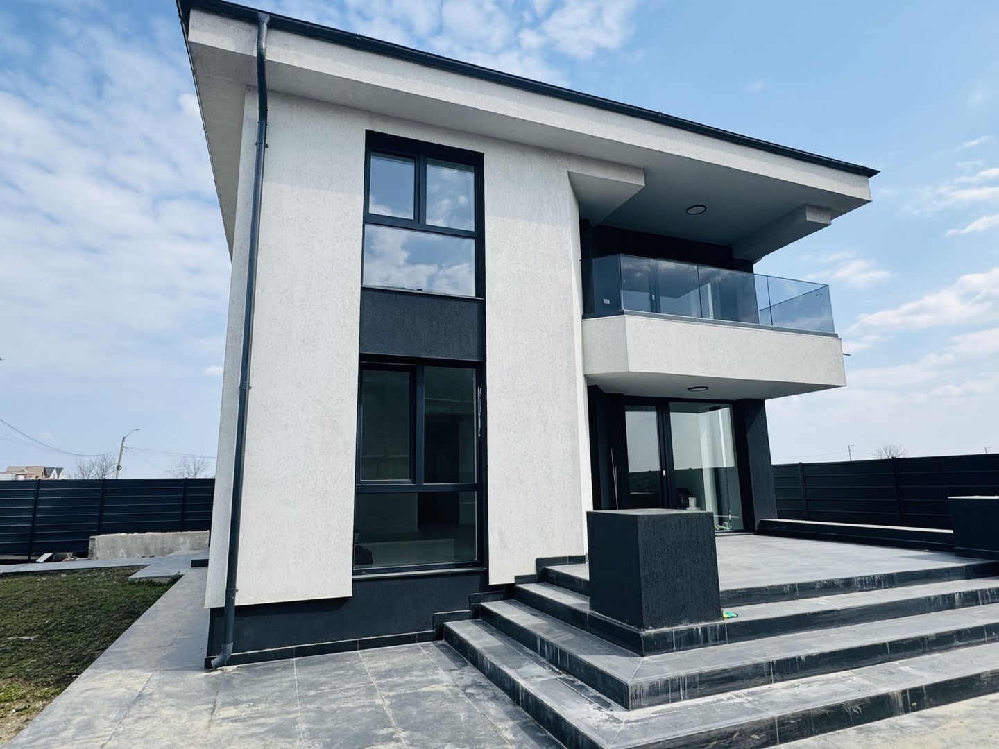 Vila moderna Tunari, asfalt si toate utilitatile, curte MARE, 0% Comision - Poză 1