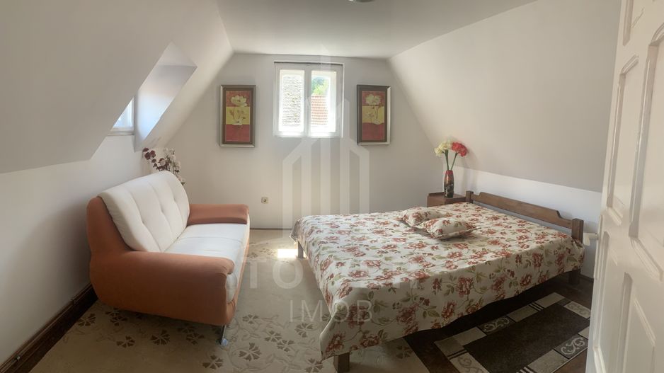 Casă în centrul Cisnădioarei cu 243mp de locuit și teren de 936mp - Poză 19