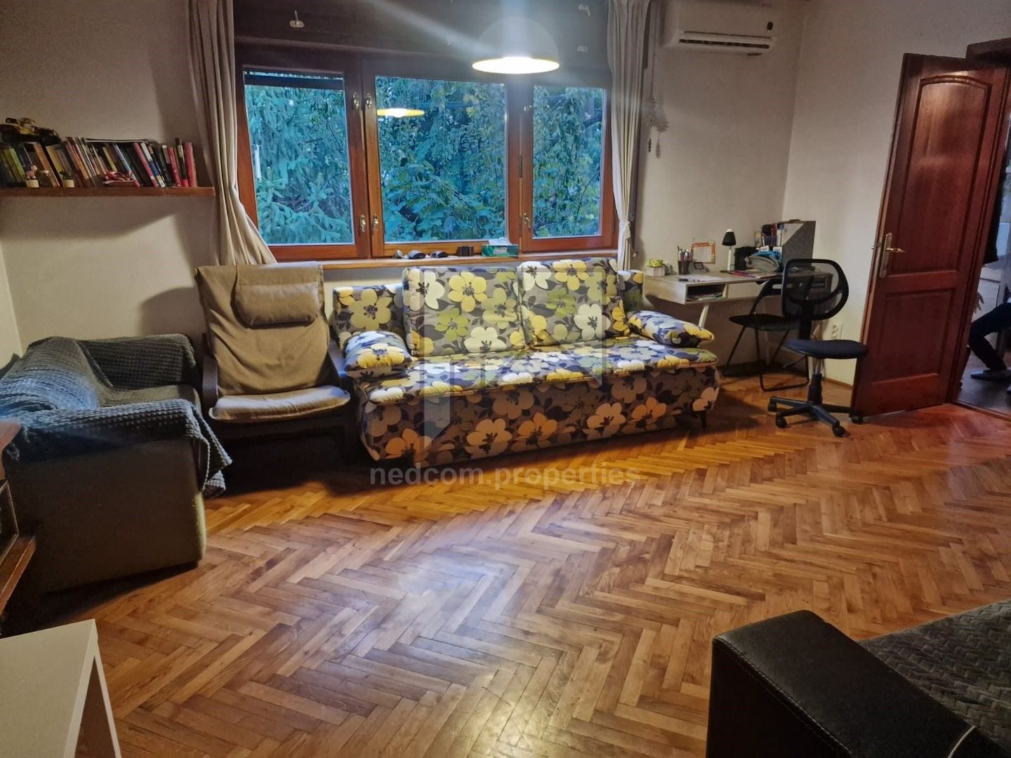Vanzare apartament 3 camere (E1+M) in Vila (S+P+E1+M) - Teiul Doamnei - Poză 3