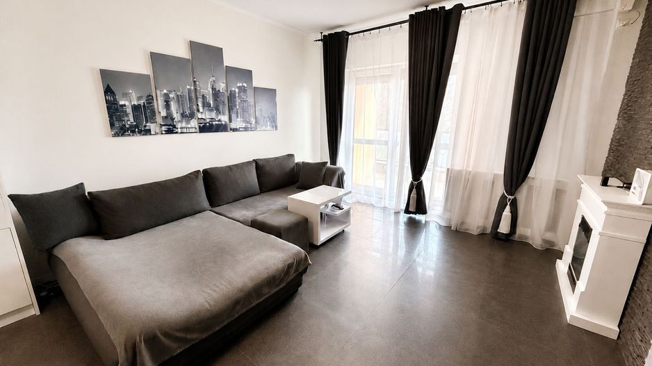 Apartament 3 camere, Decomandat, et.2- langa parcul Copou - Poză 2