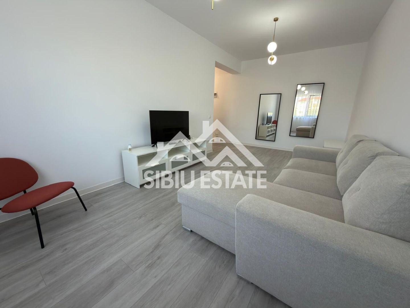 Apartament de închiriat , 2 camere decomandate, cu balcon si parcare - Poză 1